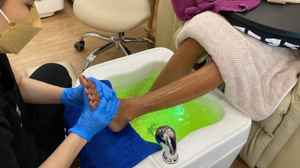 Glory nail & salon ตัวแทนจำหน่ายผลิตภัณฑ์สปาเท้า footlogix