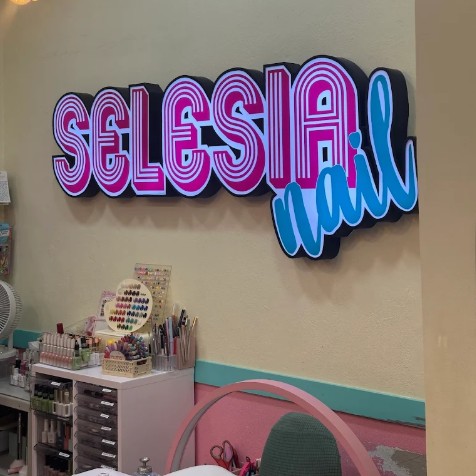Selesia nail