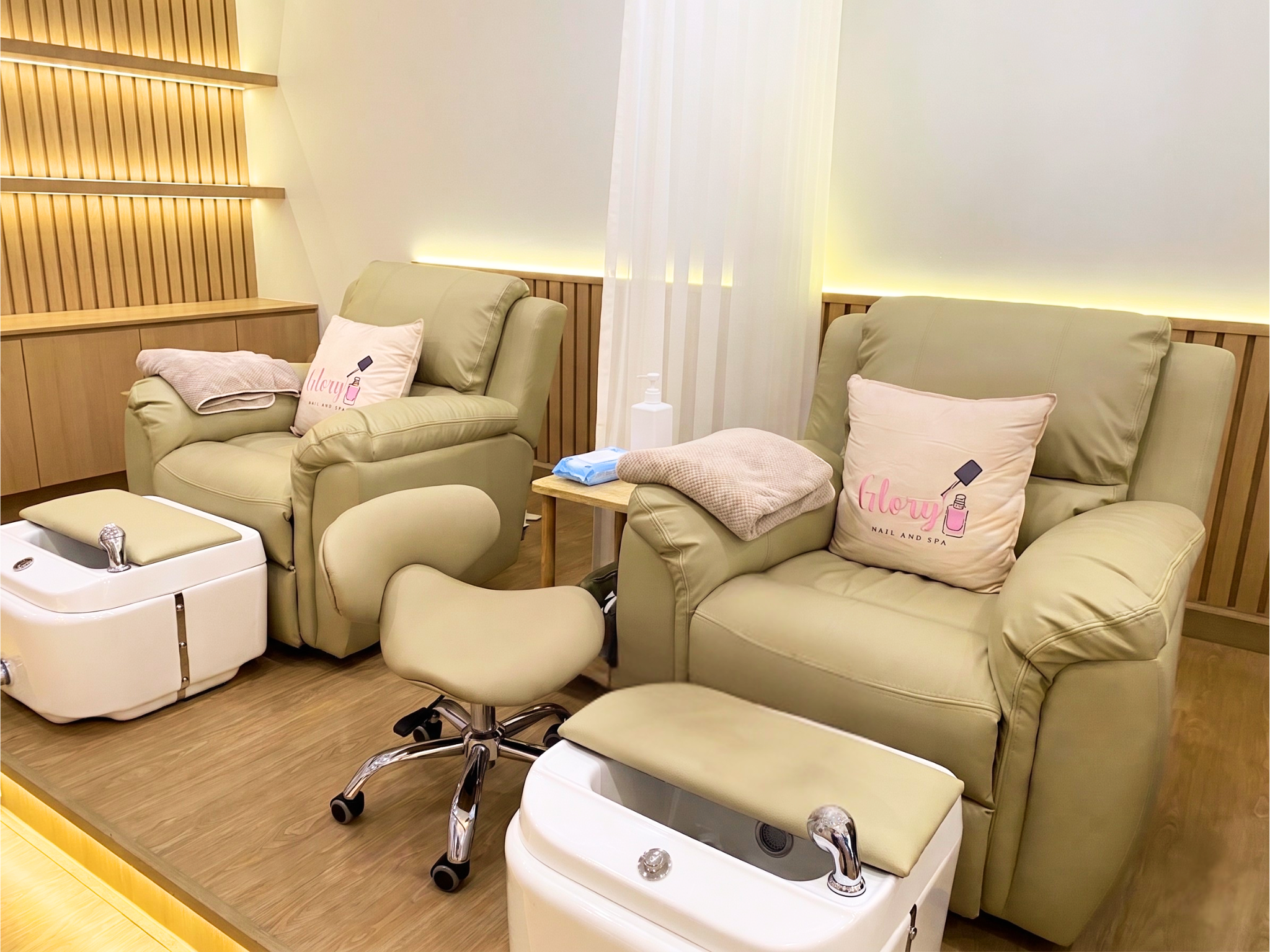 Glory nail & salon ตัวแทนจำหน่ายผลิตภัณฑ์สปาเท้า footlogix