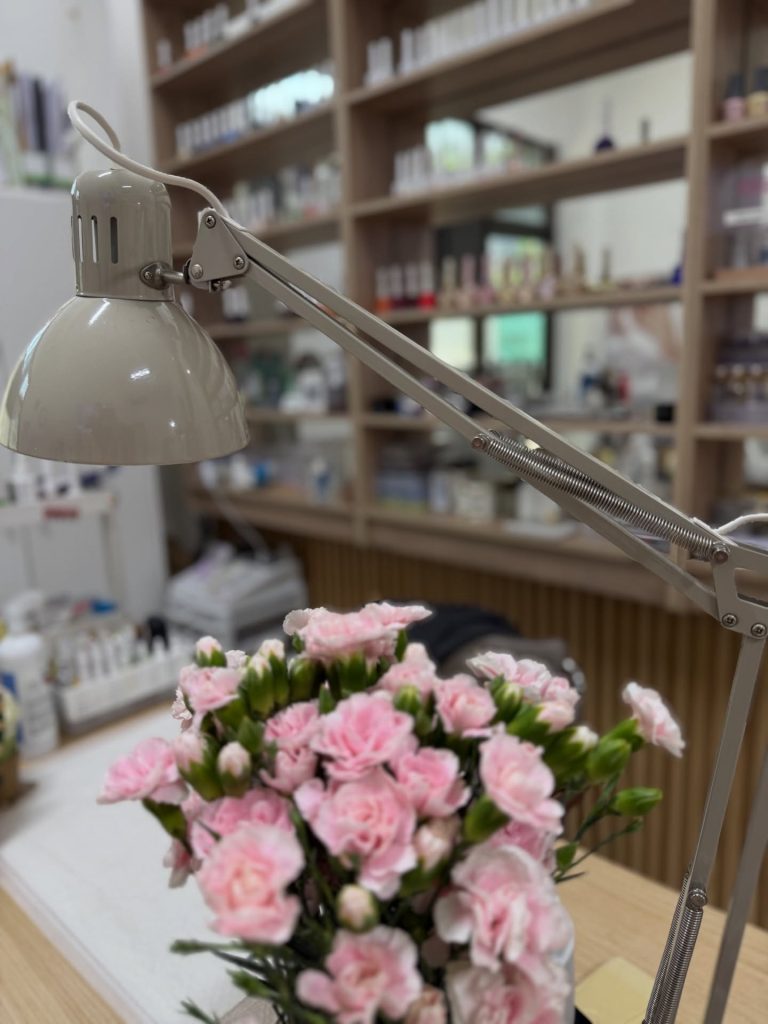 DARA Nails ตัวแทนจำหน่ายผลิตภัณฑ์สปาเท้า footlogix