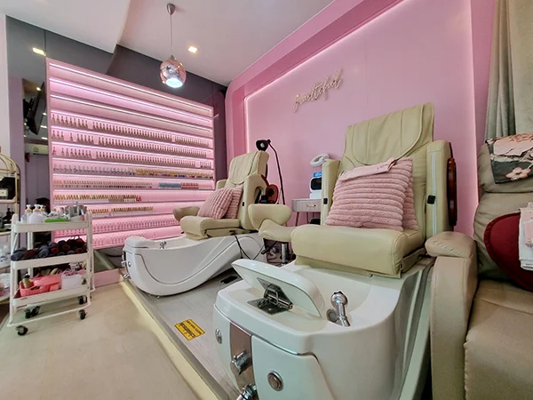 Nailtiful Nail and spa Silom ตัวแทนจำหน่ายผลิตภัณฑ์สปาเท้า footlogix