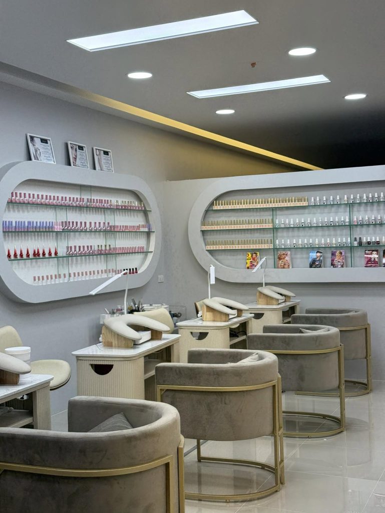 Caché nails studio & beauty ตัวแทนจำหน่ายผลิตภัณฑ์สปาเท้า footlogix