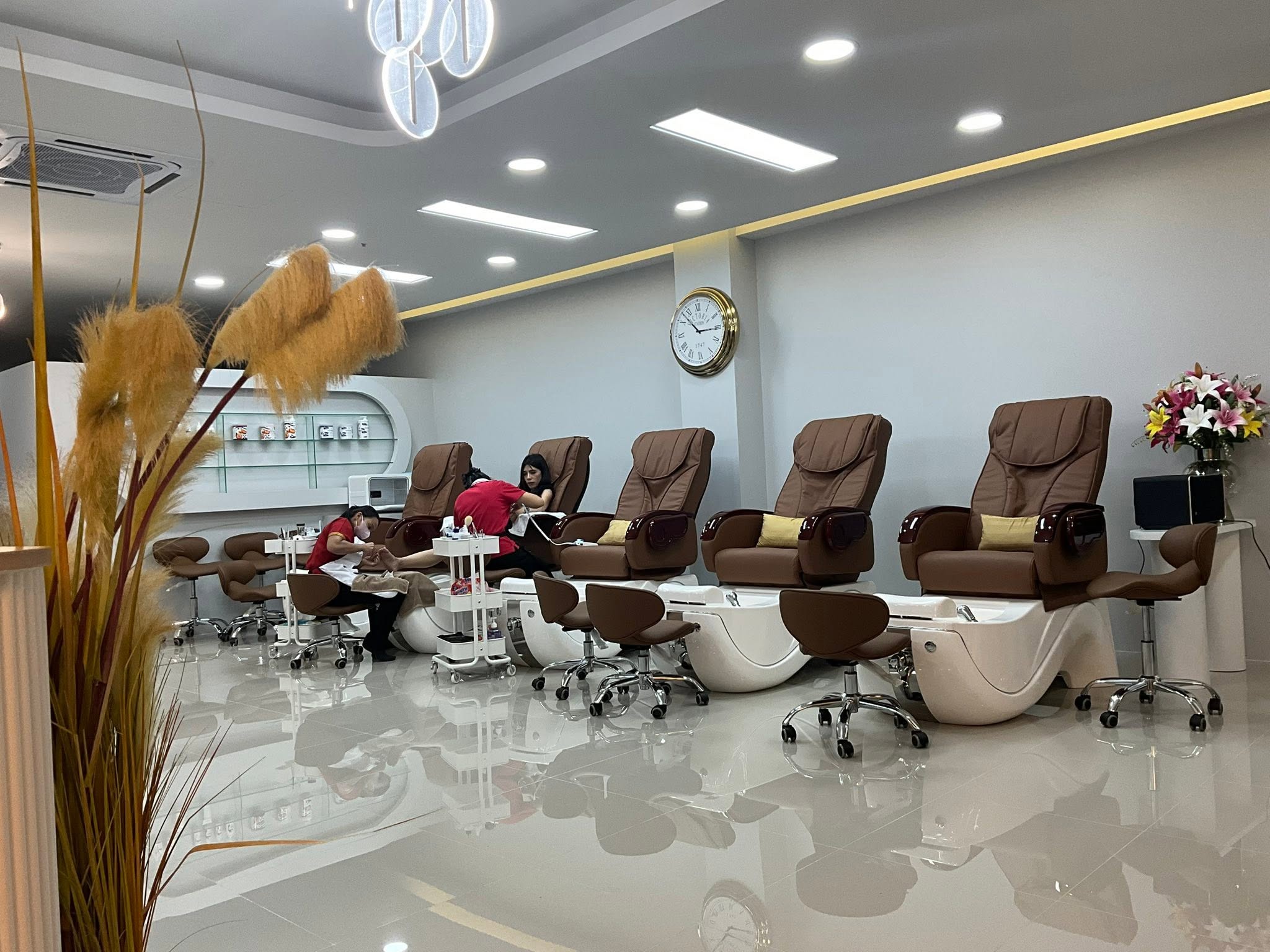 Caché nails studio & beauty ตัวแทนจำหน่ายผลิตภัณฑ์สปาเท้า footlogix
