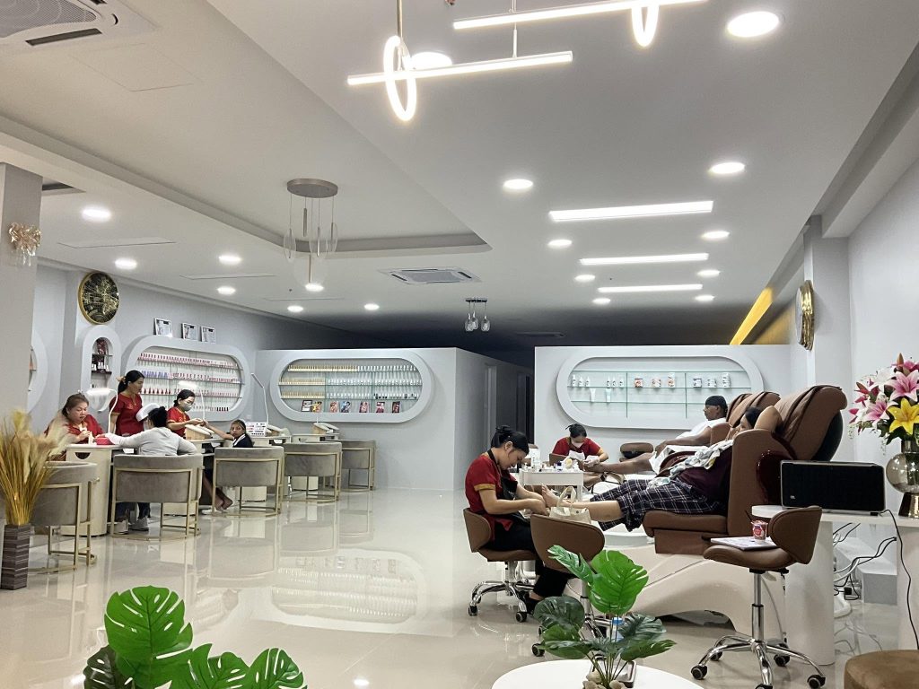 Caché nails studio & beauty ตัวแทนจำหน่ายผลิตภัณฑ์สปาเท้า footlogix