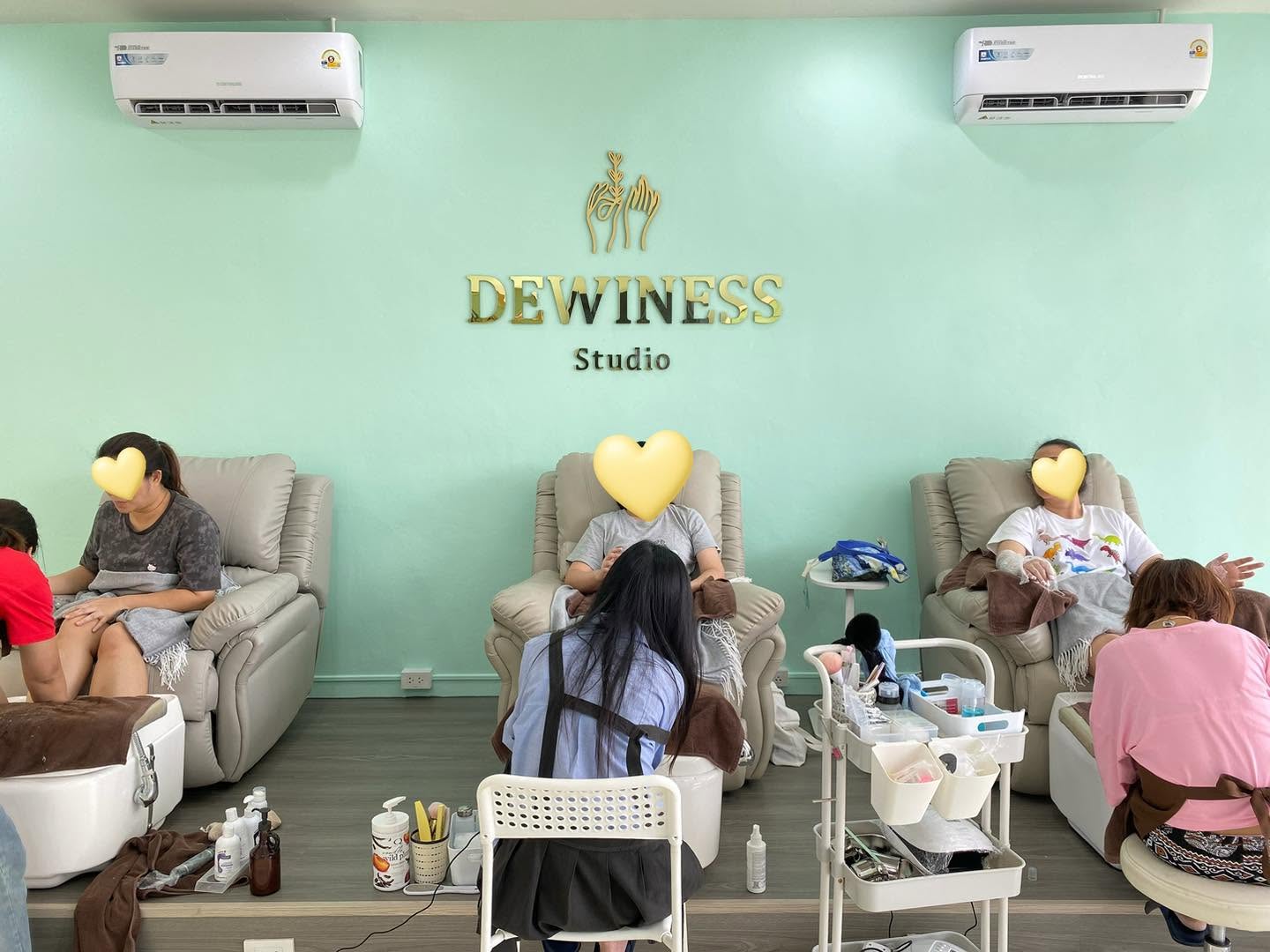 Dewi nails & spa ตัวแทนจำหน่ายผลิตภัณฑ์สปาเท้า footlogix