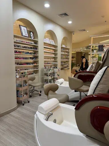Feliz Nails Beauty & Spa ตัวแทนจำหน่ายผลิตภัณฑ์สปาเท้า footlogix